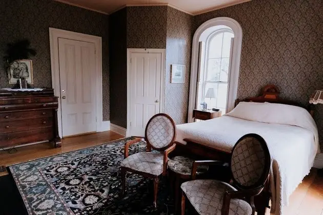 Superior Tek Büyük Yataklı Oda, Banyolu/Duşlu, Avlu Manzaralı (Generals Room)