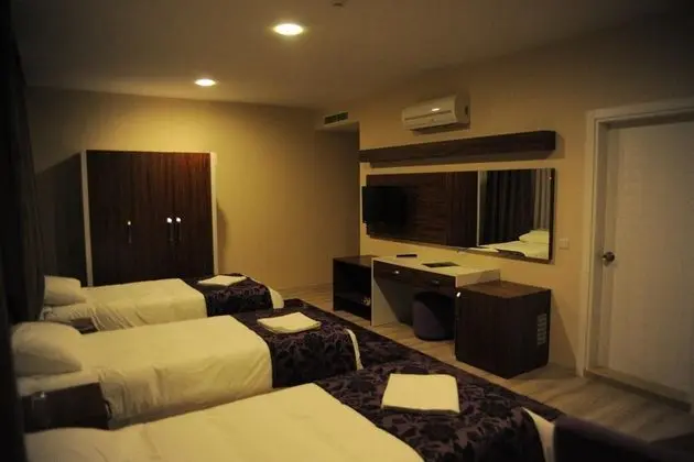 Triple, Şehir Manzaralı
