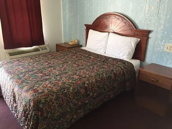 Standard Oda, 1 Büyük (Queen) Boy Yatak, Küçük Mutfak