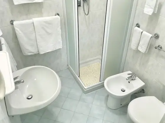 Tek Büyük veya İki Ayrı Yataklı Oda, Deniz Manzaralı, Denize Bakan