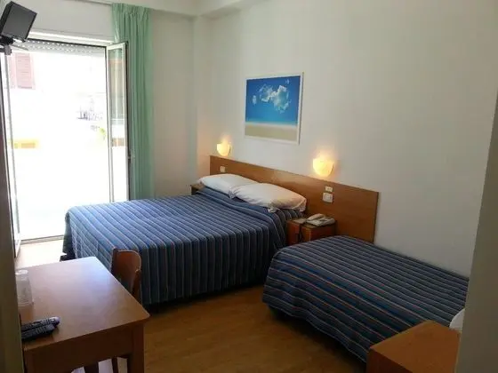 Üç Kişilik Oda