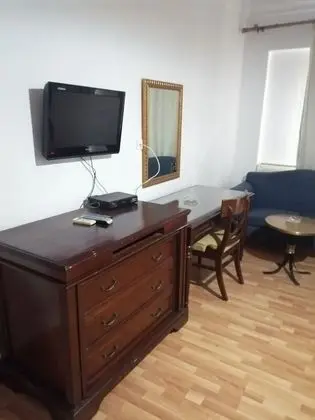 Tek Büyük veya İki Ayrı Yataklı Oda (Double or Twin Room)