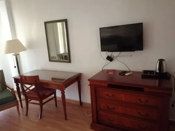 Tek Büyük veya İki Ayrı Yataklı Oda (Double or Twin Room)