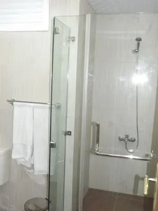 Tek Büyük veya İki Ayrı Yataklı Oda (Double or Twin Room)