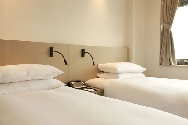 Business Tek Kişilik Oda (Room type assigned upon check-in)