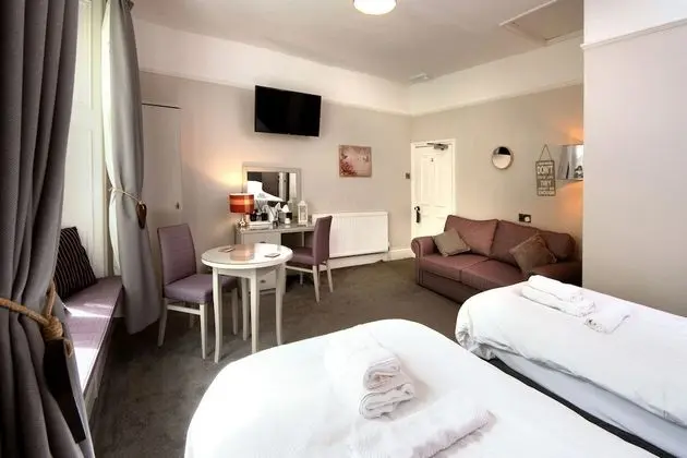 Tek Büyük veya İki Ayrı Yataklı Oda, Banyolu/Duşlu (Room 5)
