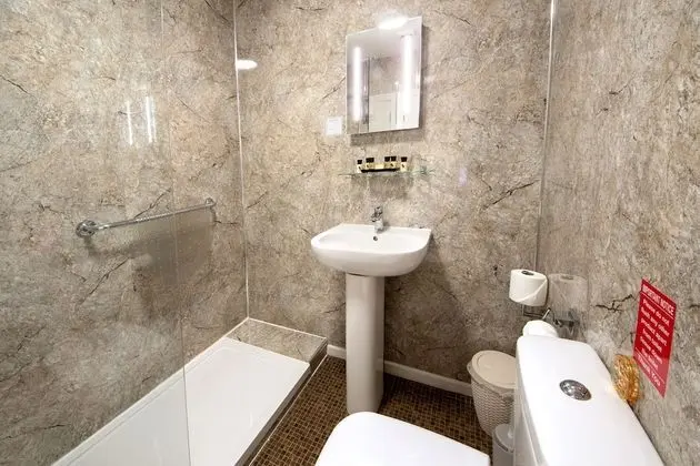 Tek Büyük veya İki Ayrı Yataklı Oda, Banyolu/Duşlu (Room 5)