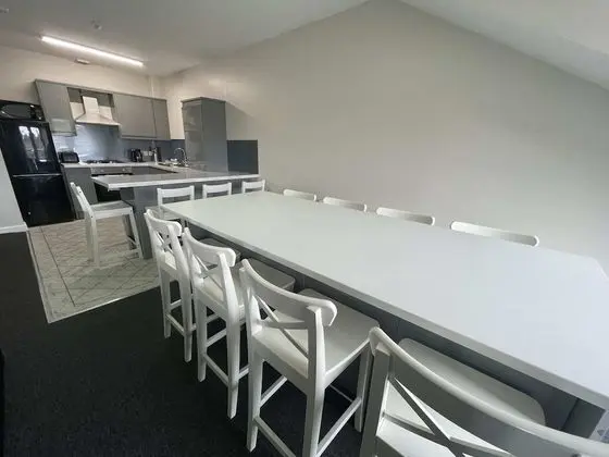 Odada yemek servisi