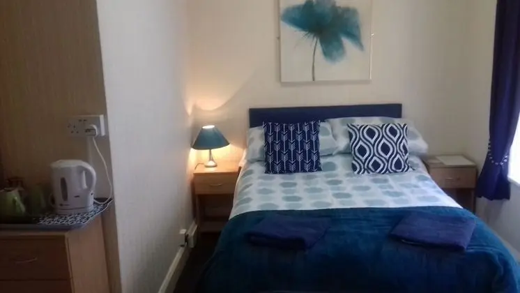 Tek Büyük Yataklı Oda (with Small Double Bed)