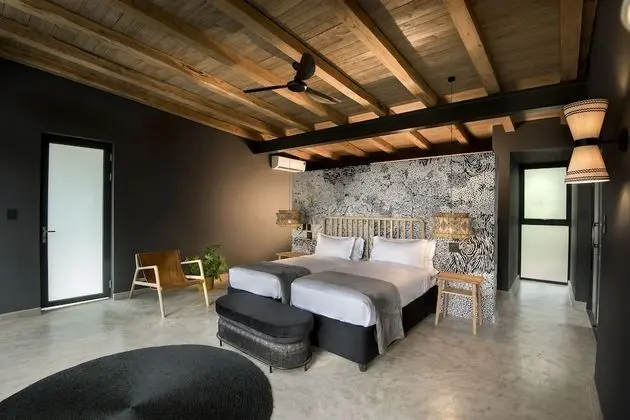 Luxury Oda