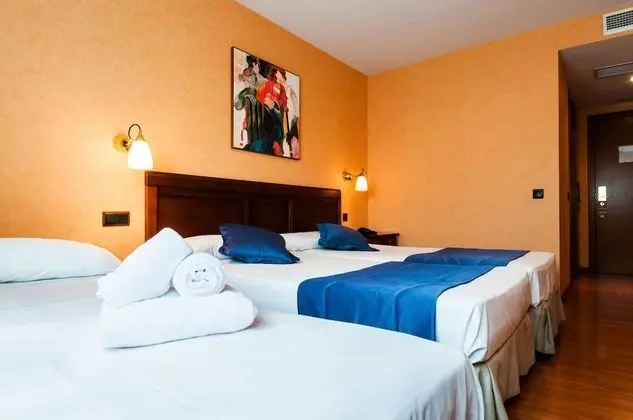 Standard Üç Kişilik Oda, Birden Çok Yatak (With Extra Bed 2 Adults and 1 Child)