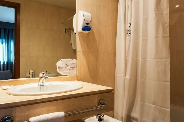Standard Üç Kişilik Oda, Birden Çok Yatak (With Extra Bed 2 Adults and 1 Child)