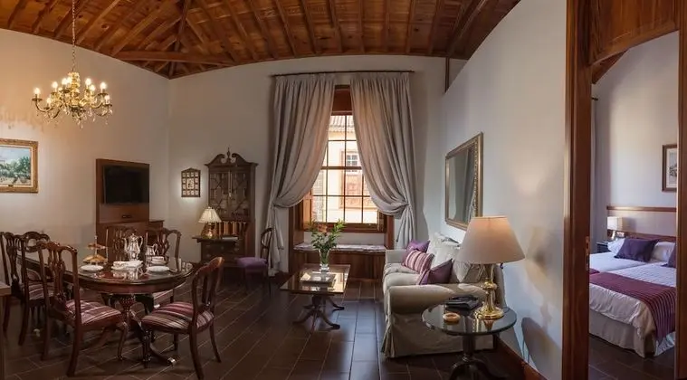 Deluxe Süit (Comares 2 adults)