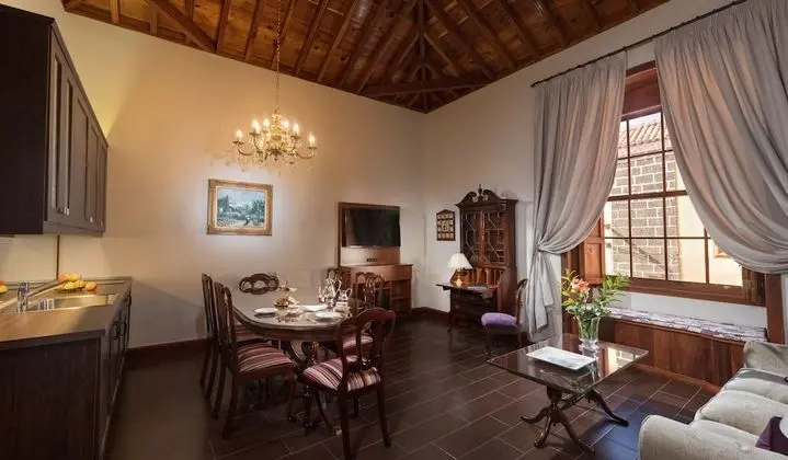 Deluxe Süit (Comares 2 adults)