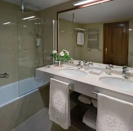 Deluxe Süit (Comares 2 adults)