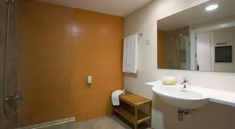 Büyük Yataklı Tek Kişilik Oda