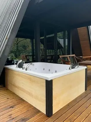 Deluxe Bungalow Jakuzili 4 Kişilik