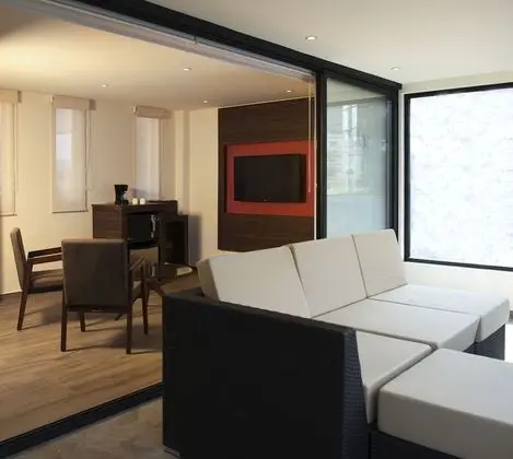 Suite 1 King Bed with Kitchenette
