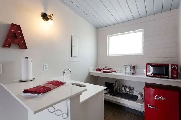 Design Oda, 1 En Büyük (King) Boy Yatak, Küçük Mutfak