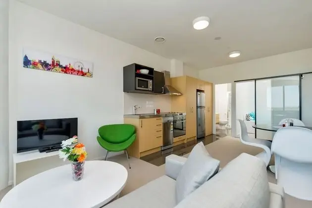 Standard Apart Daire, 2 Yatak Odası, Küçük Mutfak, Şehir Manzaralı