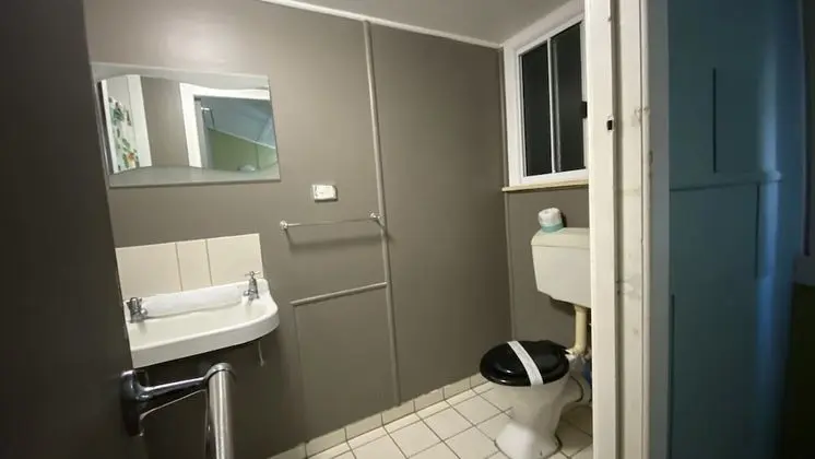 Standard Ortak Ranzalı Oda, Sadece kadınlar için, Sigara İçilmez (Dorm with Ceiling Fan)