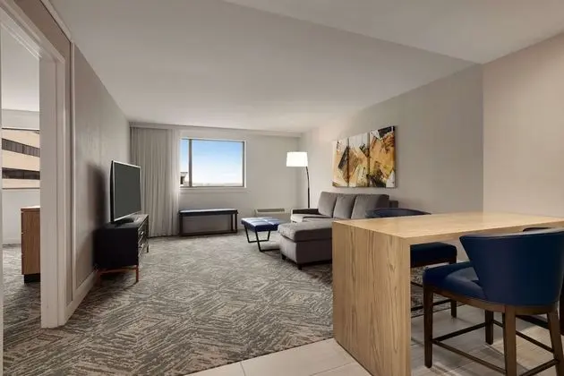 Süit, 1 En Büyük (King) Boy Yatak, Engellilere Uygun, Küvet (Mobility, 2 Room)