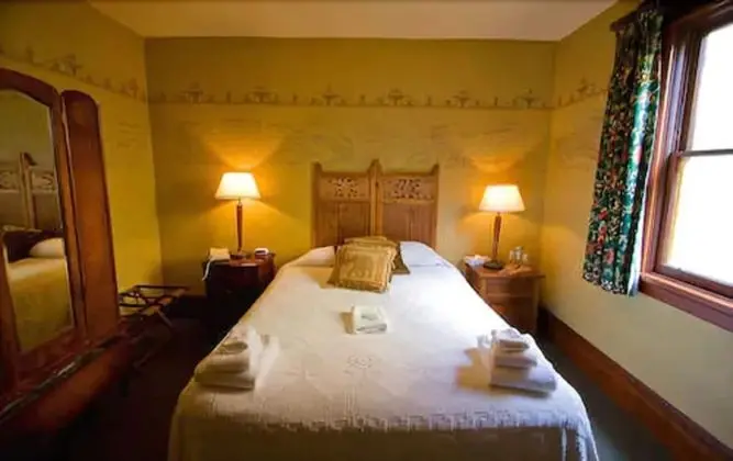 Oda, 1 Büyük (Queen) Boy Yatak (Common Bath)