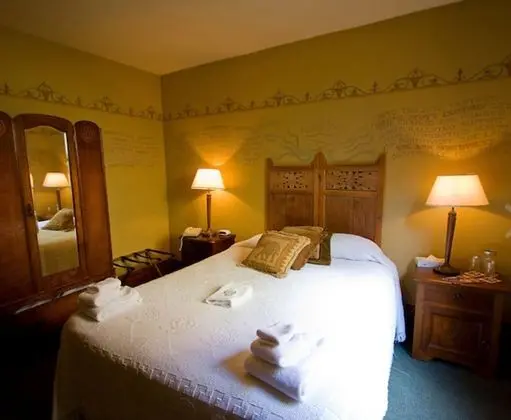 Oda, 1 Büyük (Queen) Boy Yatak (Common Bath)