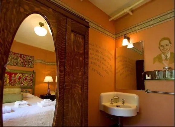 Oda, 1 Büyük (Queen) Boy Yatak (Common Bath)