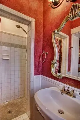 Oda, 1 Büyük (Queen) Boy Yatak, Özel Banyo