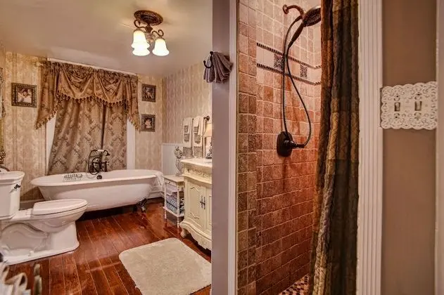 Oda, 1 En Büyük (King) Boy Yatak, Özel Banyo