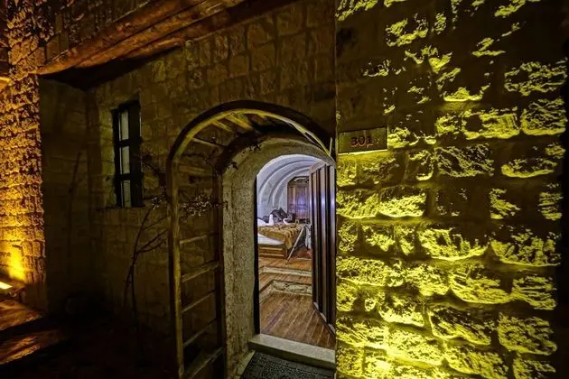 Classic Cave Suite