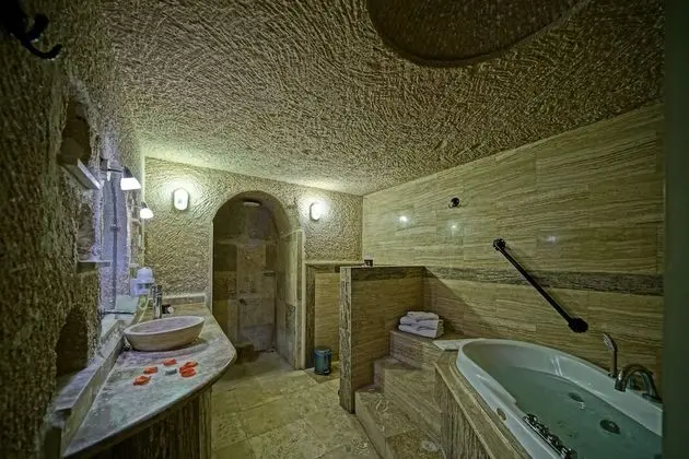 Classic Cave Suite