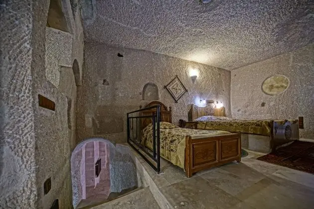 Premium King Cave Suite