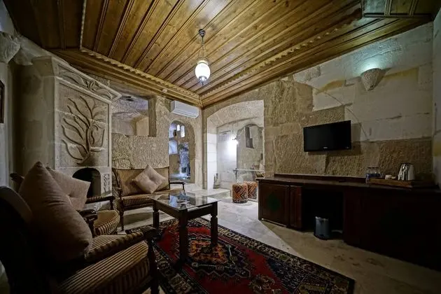 Premium King Cave Suite