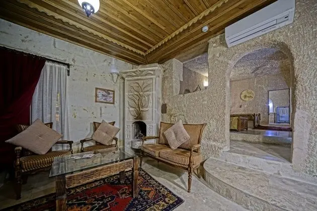 Premium King Cave Suite