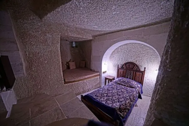 Premium King Cave Suite
