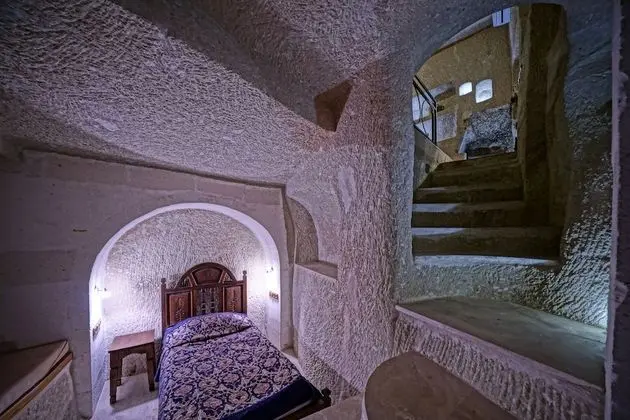 Premium King Cave Suite