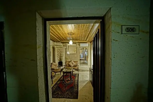 Premium King Cave Suite
