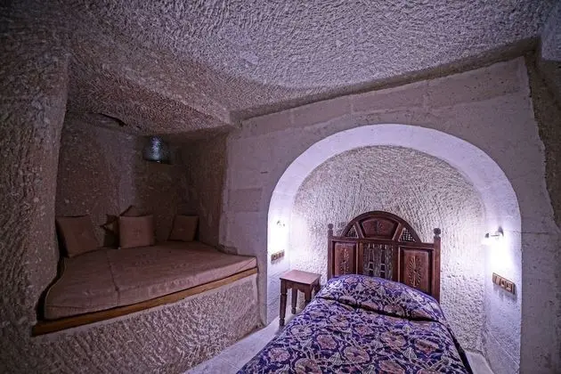 Premium King Cave Suite