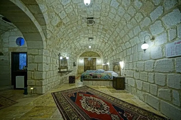Premium King Cave Suite