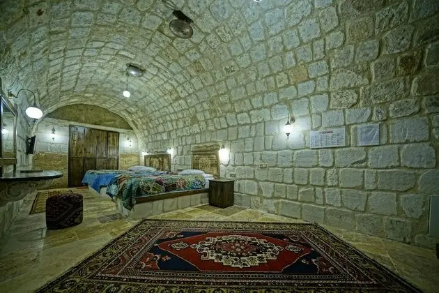 Premium King Cave Suite