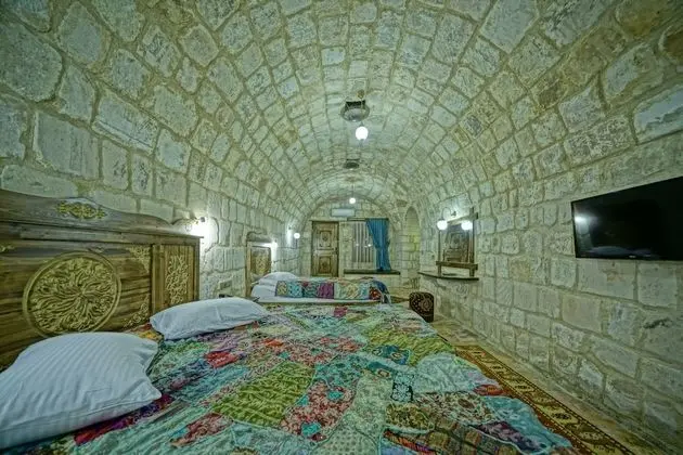 Premium King Cave Suite