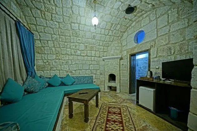 Premium King Cave Suite