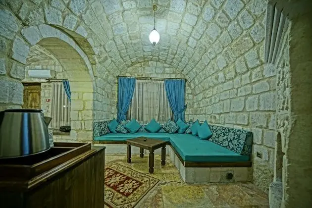 Premium King Cave Suite
