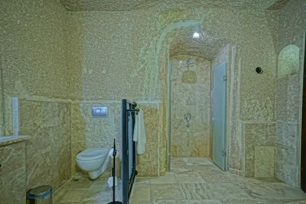 Premium King Cave Suite