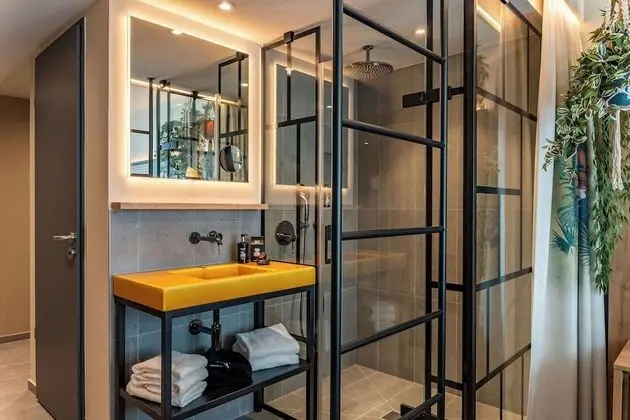 Deluxe Oda, 1 Büyük (Queen) Boy Yatak, Engellilere Uygun (Shower)