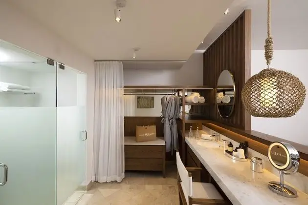 Extra ME+ Junior Suite Beach Front and Hot Tub