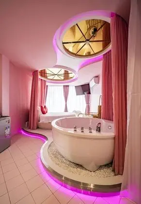 Deluxe Tek Büyük Yataklı Oda