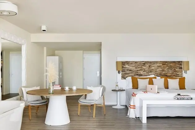 Süit, Kişiye Özel Havuzlu, Deniz Manzaralı (Beyond ME, 2 Adults  + 1 Child)